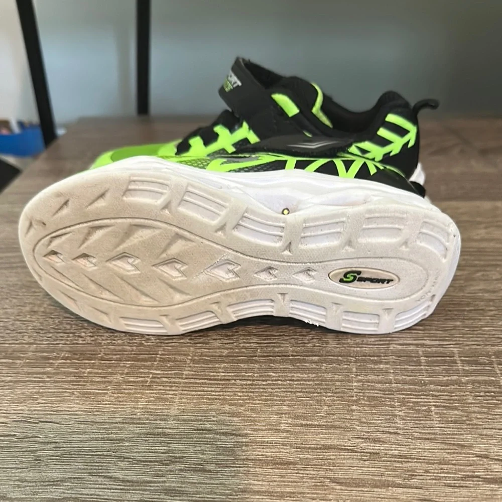 Skechers Green and Black Sneakers with Breathable Mesh - Picture 3 of 4